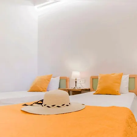 Beachside Gem At Kanouli - Ariti, 2bd & Garden *