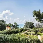 Beachside Gem At Kanouli - Ariti, 2bd & Garden Tatil Evi *