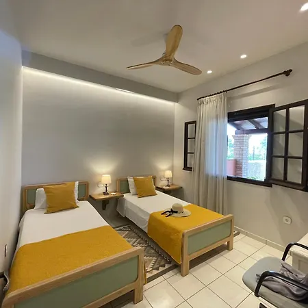 Beachside Gem At Kanouli - Ariti, 2bd & Garden * Halikounas