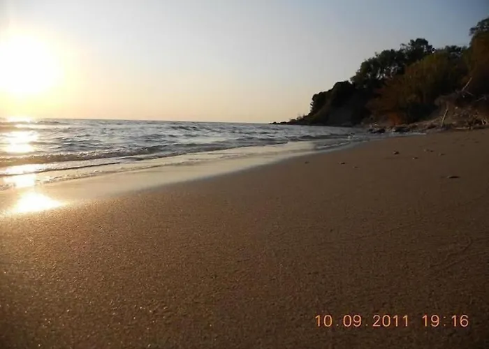 Beachside Gem At Kanouli - Ariti, 2bd & Garden Χαλικούνας