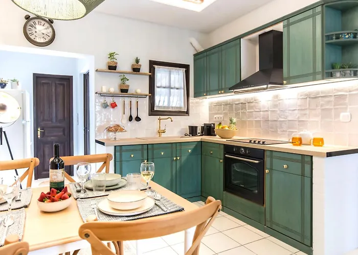 Beachside Gem At Kanouli - Ariti, 2bd & Garden