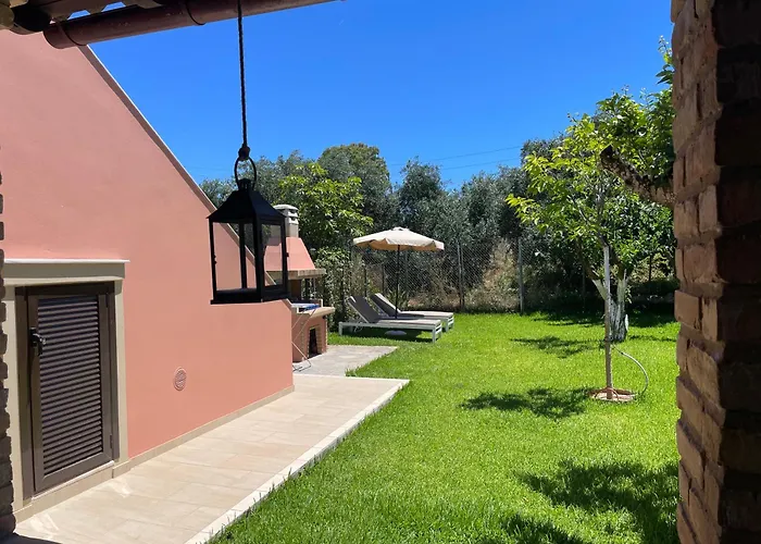 Beachside Gem At Kanouli - Ariti, 2bd & Garden