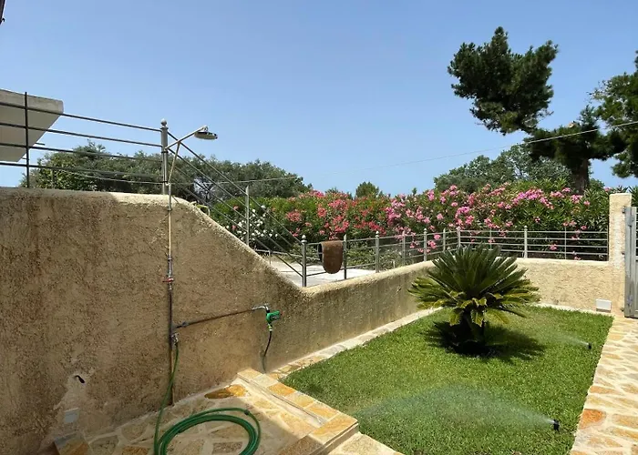 Σπίτι διακοπών Beachside Gem At Kanouli - Ariti, 2bd & Garden Χαλικούνας