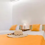 Beachside Gem At Kanouli - Ariti, 2bd & Garden *