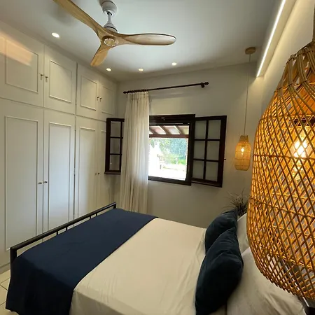 Beachside Gem At Kanouli - Ariti, 2bd & Garden בית נופש *